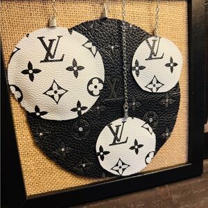LV Ornament Art